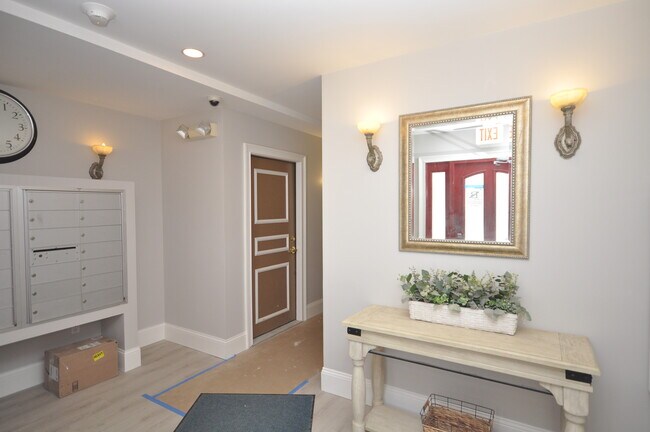 Building Photo - 120 W 7th St