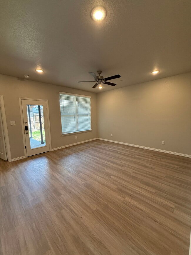 Building Photo - Willow Crossing East, Willow Park, TX 76008 - 3 BR 3 BA townhouse