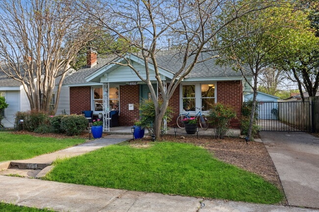 Building Photo - 2732 Catherine St