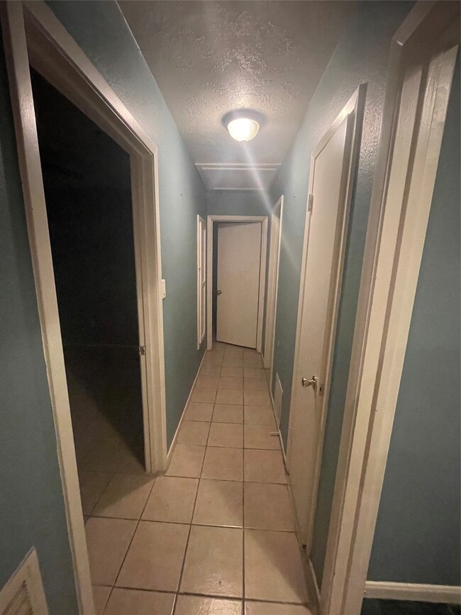 Building Photo - 10751 Corona Ln