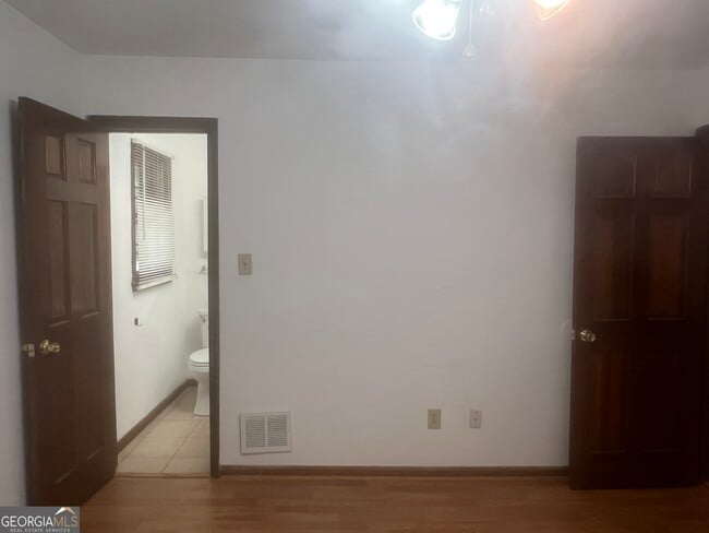 Building Photo - 551 Racetrack Rd