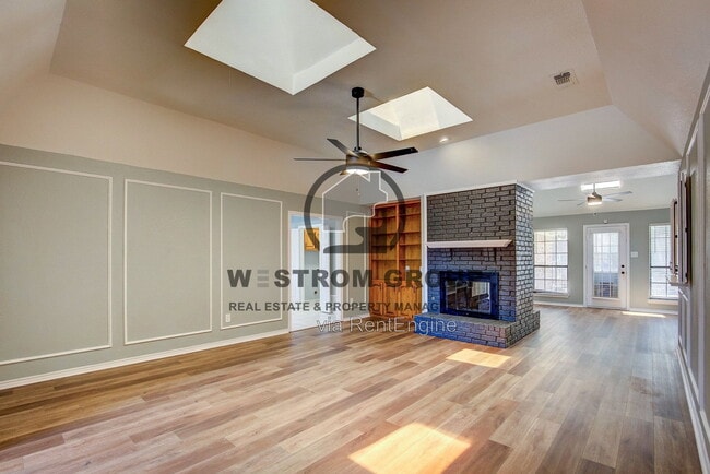Building Photo - 3914 Meadow Dr