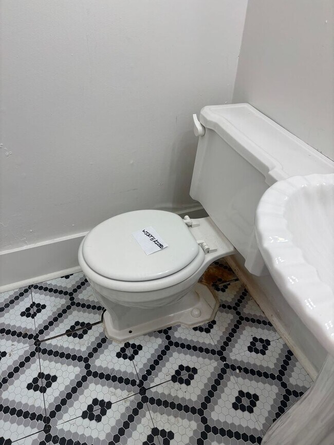 Building Photo - 3 Bedroom 1.5 Bath Home for rent