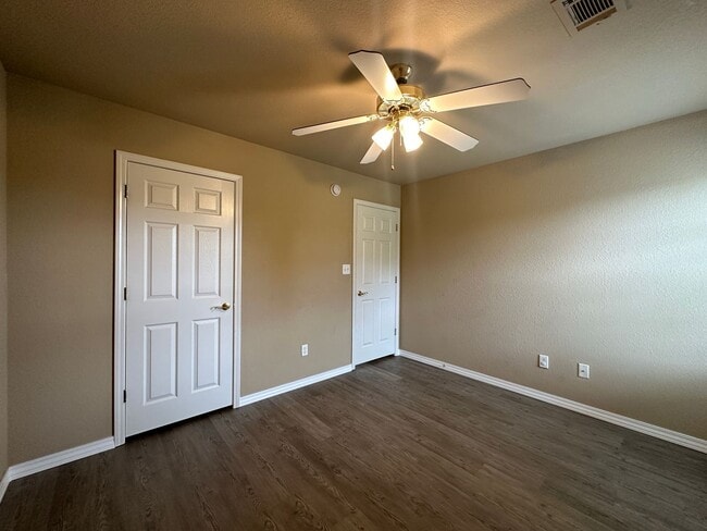 Building Photo - Beautiful Move In Ready 3 Bed 2 Bath for R...