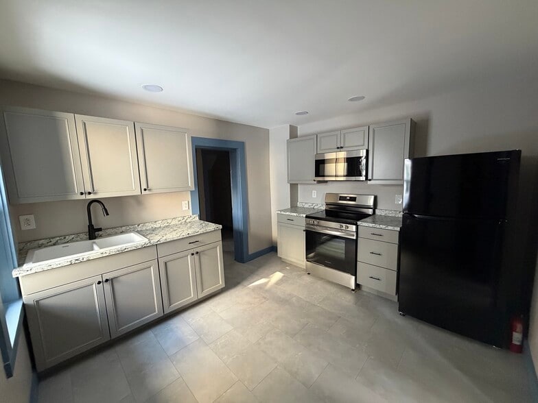 Building Photo - 23 Woodman St