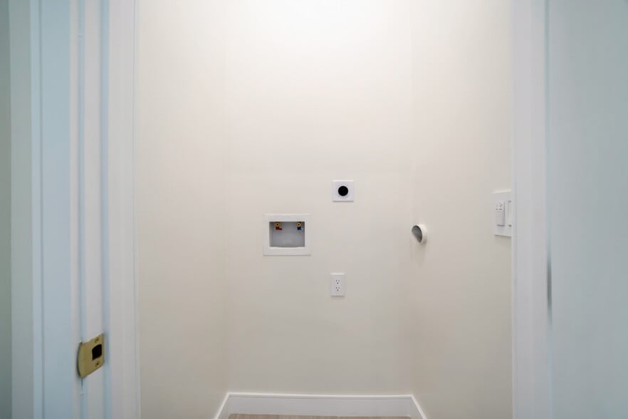 Building Photo - 10327 Wish Ave