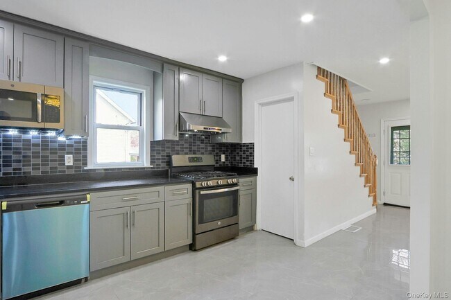 Building Photo - 22 Firth St