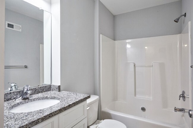 Building Photo - 3 BR/4 BA Townhome - 1720 SF in Vineland - Kings Crossing!