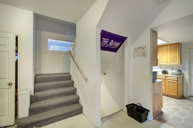 Building Photo - Huge U.W. Home Now Renting for September 2026