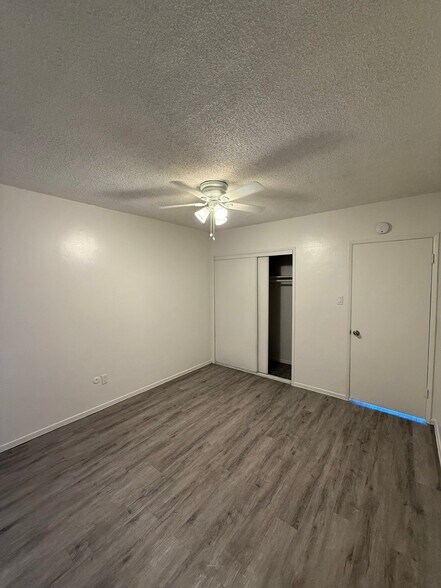 Building Photo - 14026 Paramount Blvd