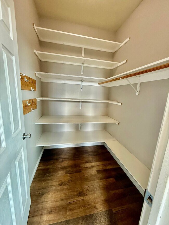 Building Photo - Unique Horse property with 2 units