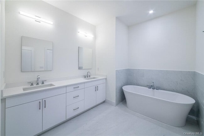 Building Photo - 110 Chatsworth Ave