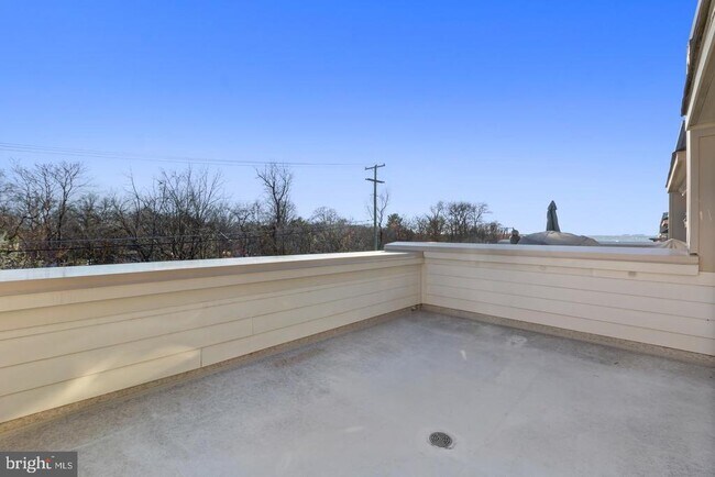 Building Photo - 517 Overlook Park Dr