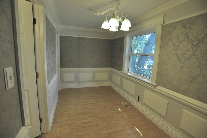 Building Photo - 9239 W Zuni Dr