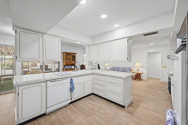 Building Photo - 13222 W Kodiak Dr