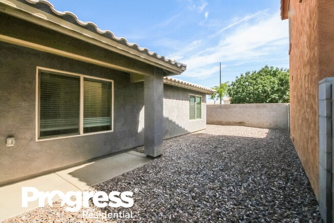 Building Photo - 3825 E Frances Ln