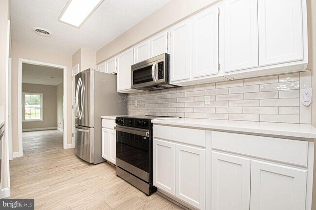 Building Photo - 25992 Old Valley Pike