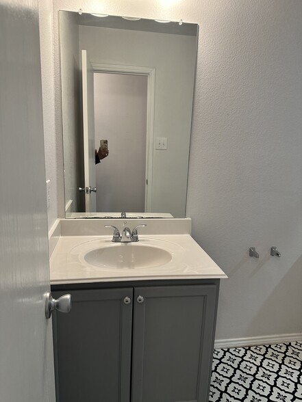 Building Photo - 1308 Devine Drive