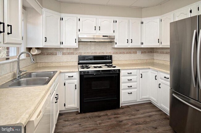 Building Photo - 6343 Montgomery Rd