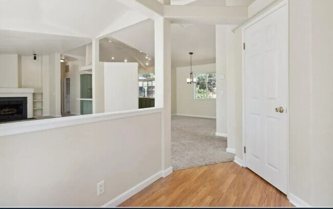 Building Photo - 3 Bedroom 2 bath Palmer Lake Home