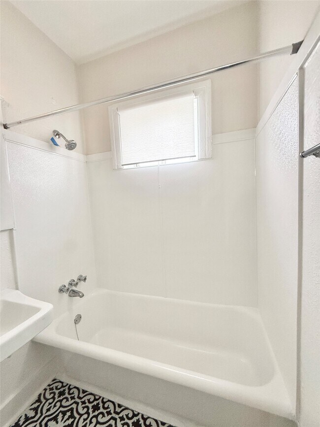 Building Photo - 3920 Fannin St