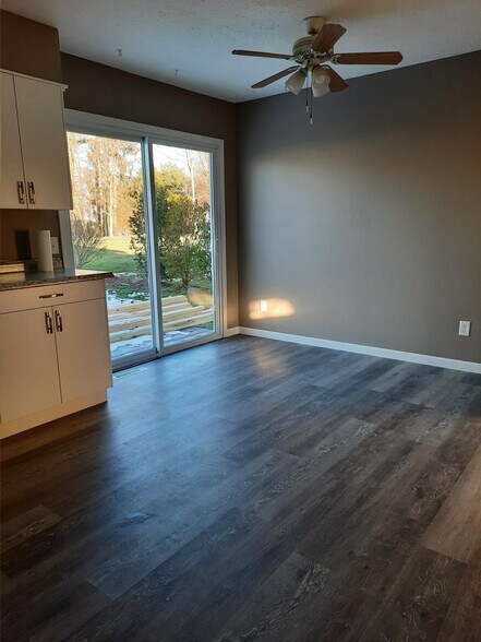 Building Photo - 1829 Lakeview Dr