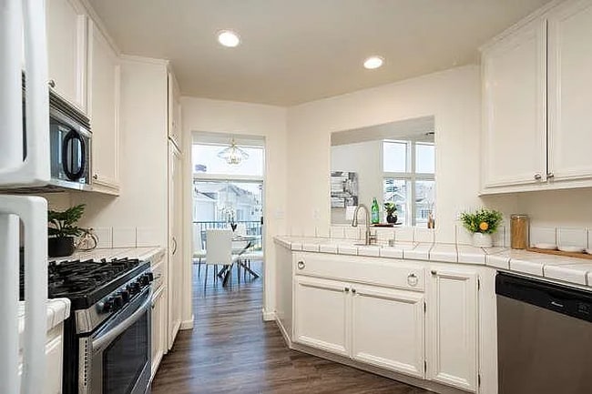 Building Photo - 565 Shoal Cir