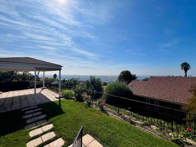 Building Photo - Beautiful 4-Bedroom Home with Modern Upgrades – Spacious 2,820 Sq Ft