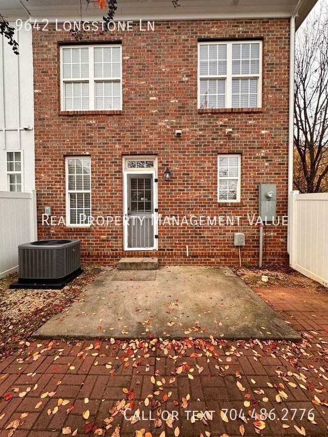 Building Photo - 9642 Longstone Ln