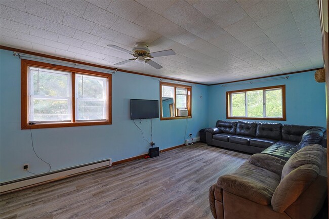 Building Photo - 18 Maples Ln