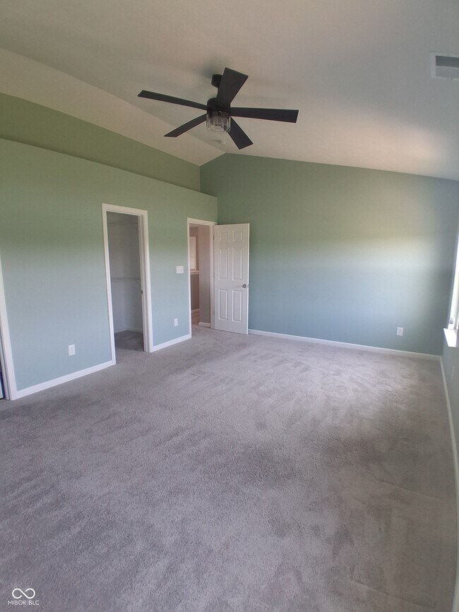 Building Photo - 7062 English Oak Dr