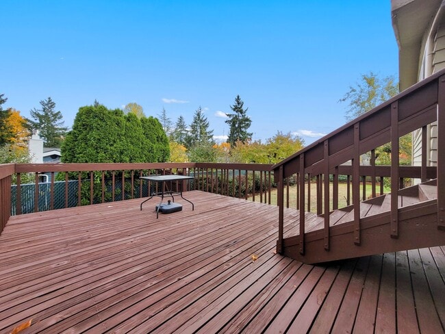 Building Photo - Charming Rambler with Abundant Natural Lig...