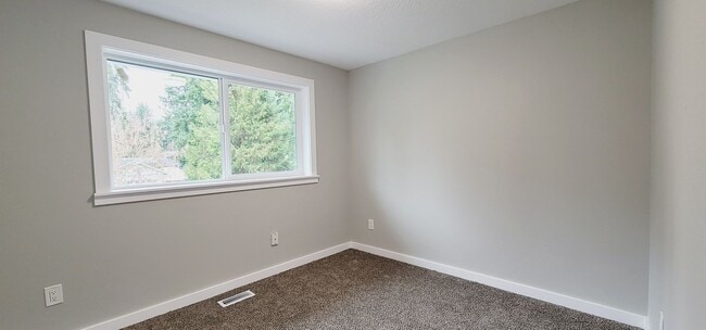 Building Photo - Stunning 4 bedroom House in an amazing location of Puyallup!
