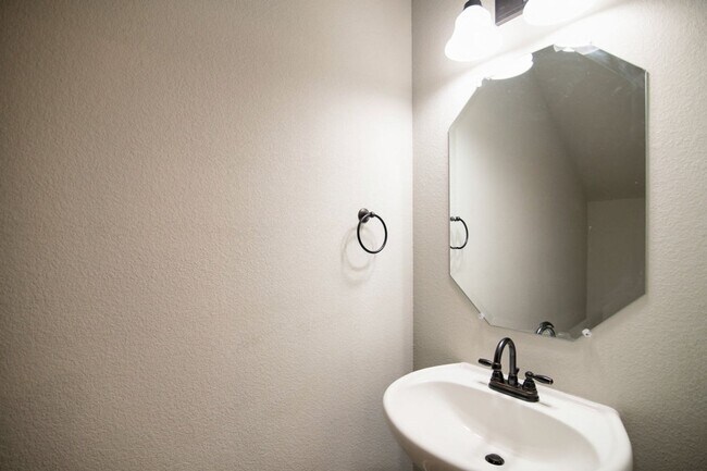 Building Photo - GORGEOUS 2 BEDROOM FOUR PLEX LOCATED IN MI...
