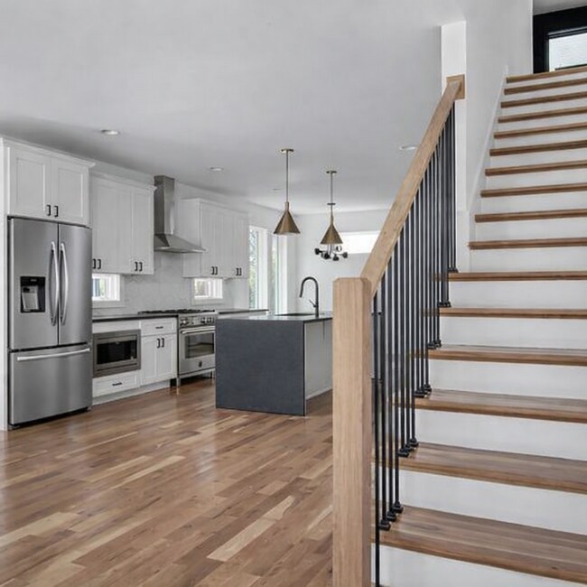 Building Photo - Stunning 4 Bedroom, 3.5 Bath Luxury Home in Nashville