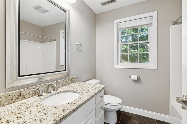 Building Photo - 19 Benjamin Ln