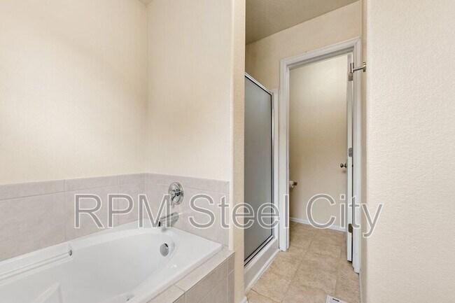 Building Photo - 2231 Meadowlark Ln