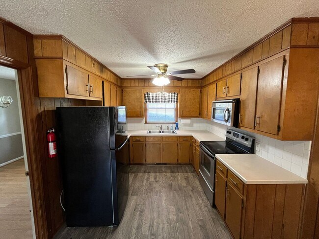 Building Photo - Spacious 4-Bedroom 3-Bathroom Brick Home in Arcadia Area