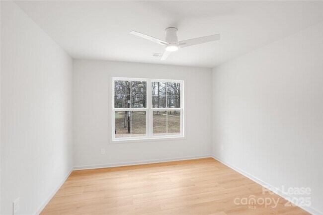 Building Photo - 2718 Mayfair Ave