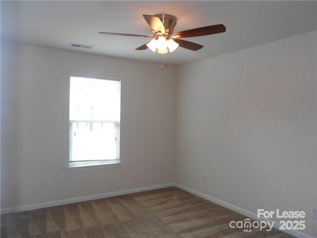 Building Photo - 2605 Silverthorn Dr