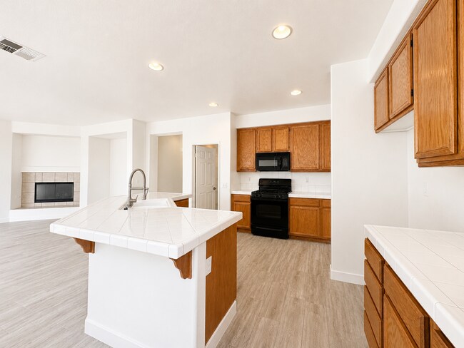 Building Photo - Beautifully Updated 5 Bedroom House with 3 Car Garage For Rent