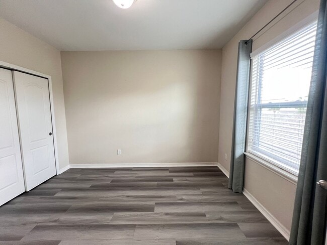 Building Photo - Beautiful Townhouse at Windermere availabl...