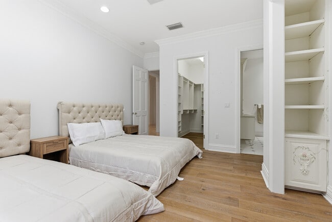 Building Photo - 4407 W Dale Ave