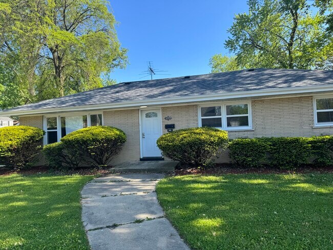 Building Photo - 14900 Evers St