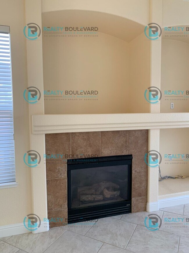 Building Photo - Beautiful 3 Bedroom, 2Bath, 3 Car Garage home in South Reno With Large Back Yard and Hot Tub!