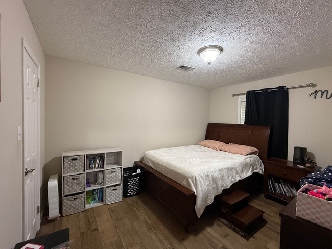 Building Photo - Home for Rent in Lake Forest in Millbrook