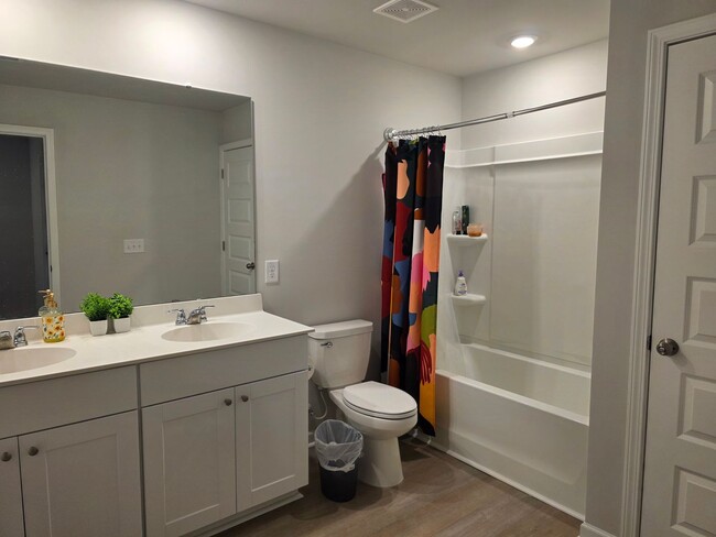 Building Photo - New Build 3 Bed/ 2.5 Bath Townhome Off Cen...