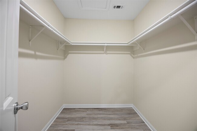 Building Photo - 2668 Bering Dr