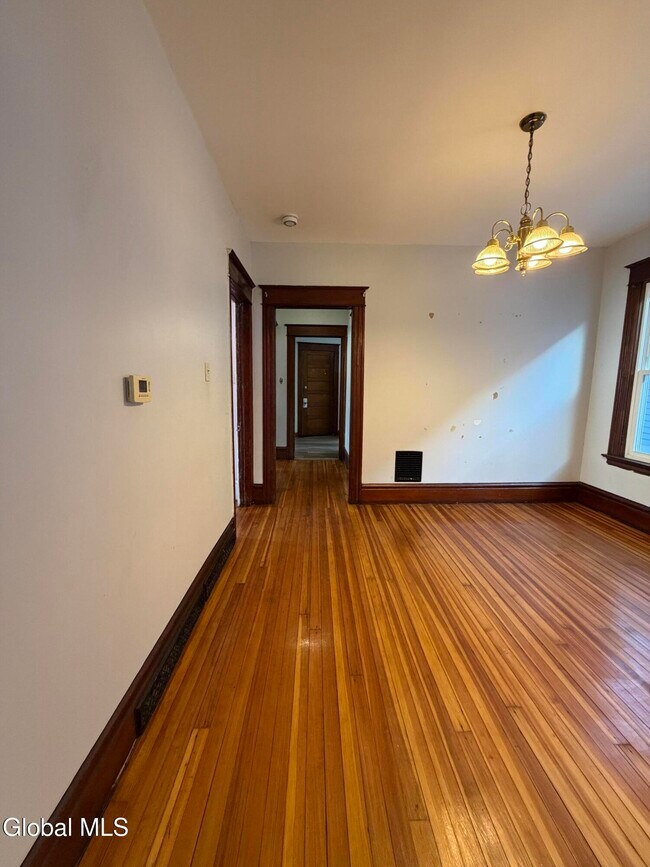 Building Photo - 608 3rd Ave