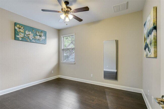 Building Photo - 2516 Amur Dr